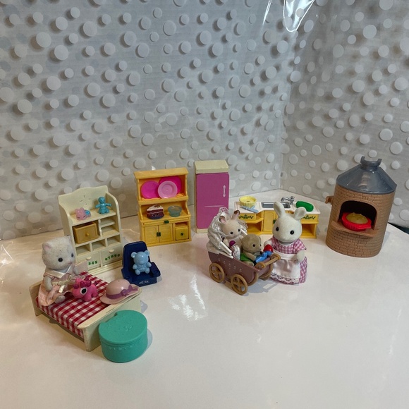 Calico Critters 🐱🐰Carriage & Furniture bundle - Picture 2 of 12